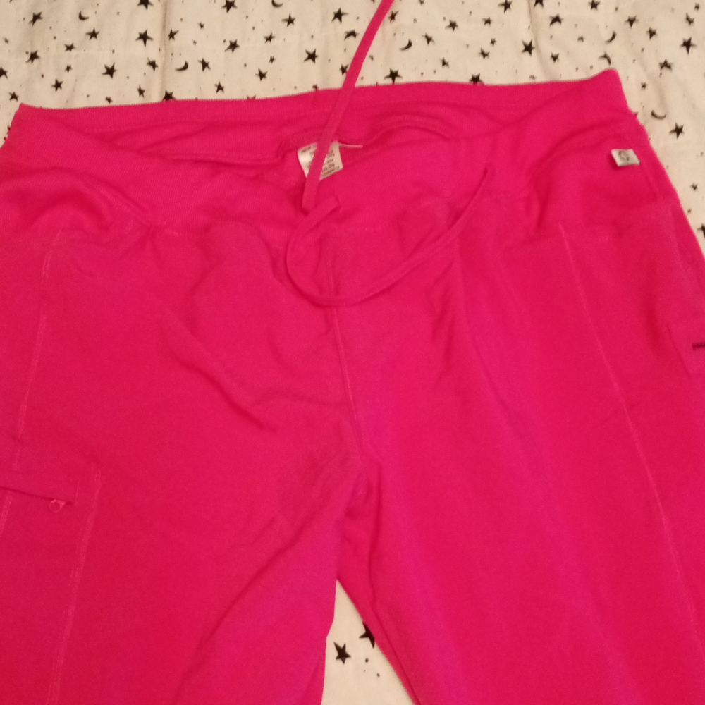 Scrub pants 2x plus size and scrub tops 2X plus size.